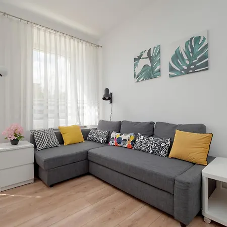 Apartment Cosy Studio With Parking, 450 M From Manufaktura In By Renters *